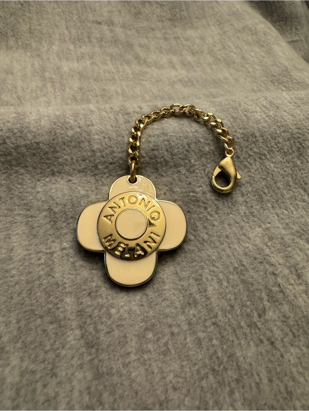 ANTONIO MELANI Gold and Cream Flower Key & Charm
